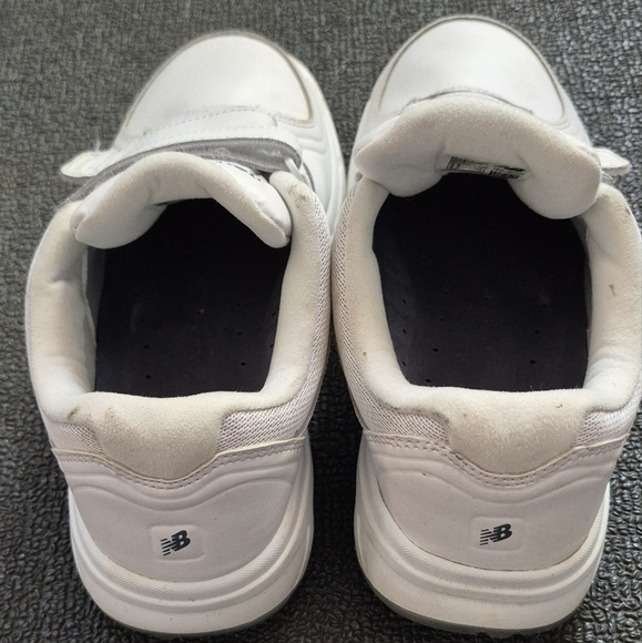 New Balance White Sneakers with Hook-and-Loop Straps - Picture 4 of 10